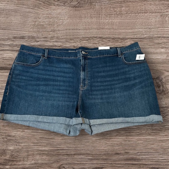 Old Navy NEW Mid Rise Medium Wash Denim Shorts Women’s Plus Size 26 NWT - Picture 1 of 5
